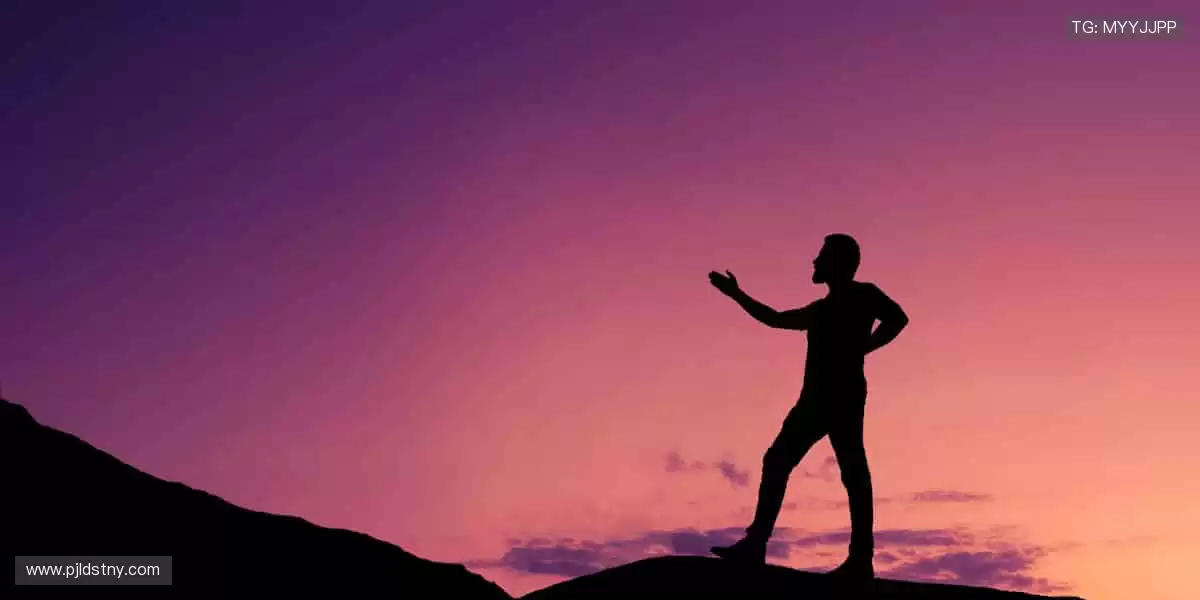 🎁【周边商城】限量潮品，把偶像的荣耀穿在身上！